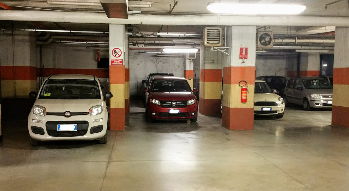 Interno Garage Masini a Bologna